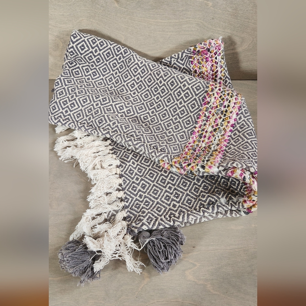 City Geometric Gray and Pink Table Runner Chunky Tassles